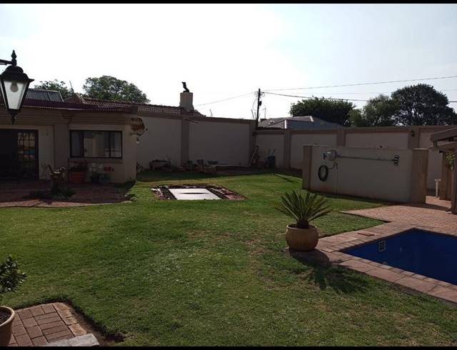 4 BEDROOM HOUSE FOR SALE IN ROWHILL
